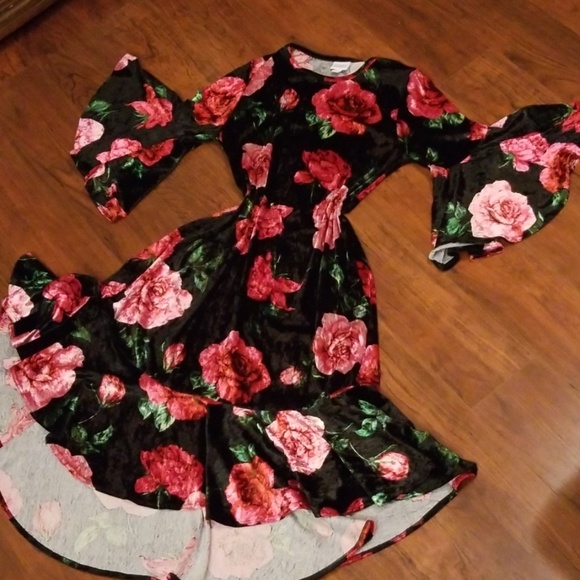 LuLaRoe Dresses & Skirts - Lularoe M floral crushed velvet Maurine